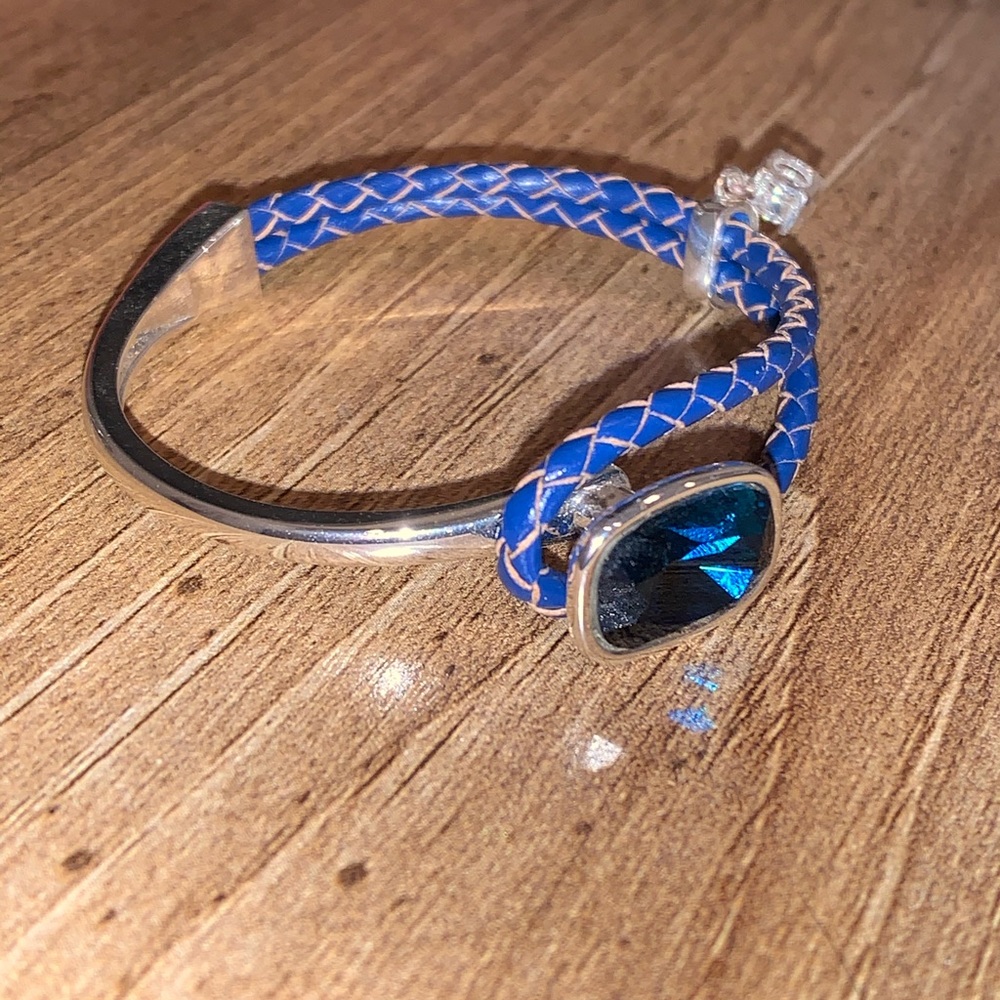 Blue jewel bracelet